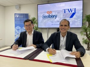 Tat-Hean Gan (TWI’s Director, Membership and Innovation,) and Antonio Claveria (Seabery’s CCO)