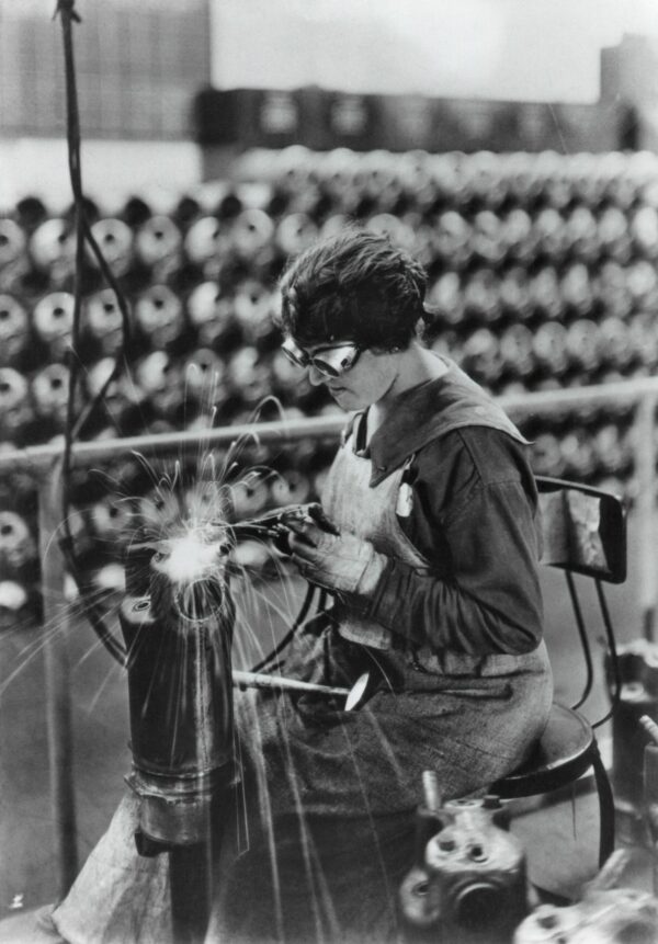 America,Ww1,Woman,Arsenal,Worker.,1918.,She,Is,Welding,A Welding Inventor