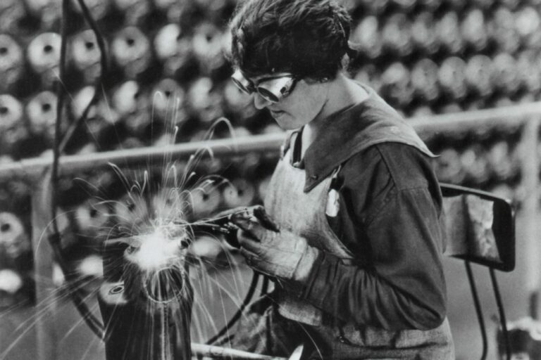 America,Ww1,Woman,Arsenal,Worker.,1918.,She,Is,Welding,A Welding Inventor