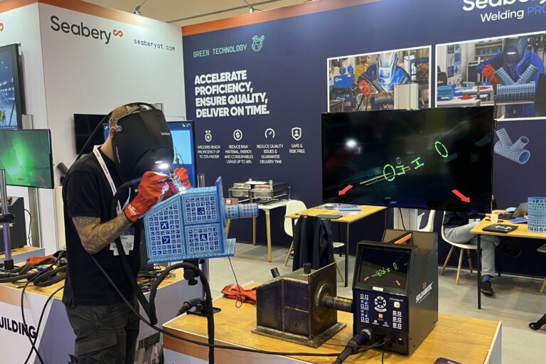 Seabery Stand's in Essen show