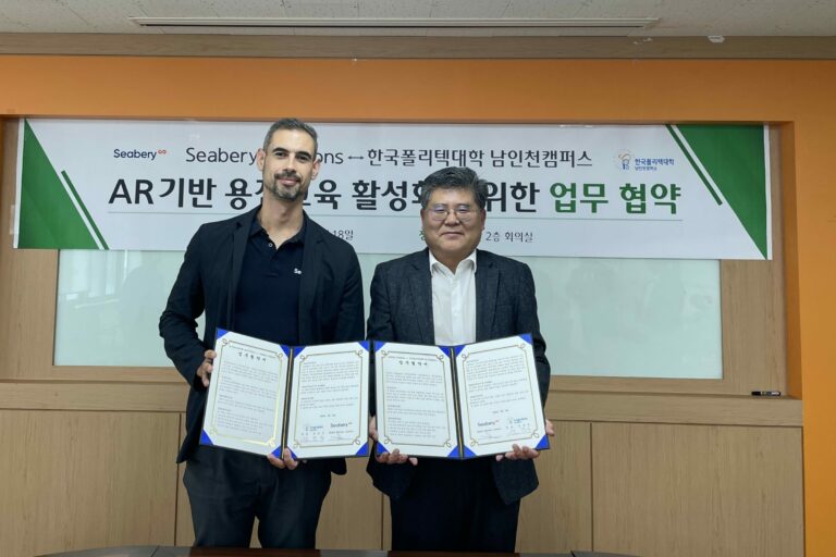 MOU signing ceremony: Dean Kim Yeon-Sik + Antonio Fernández