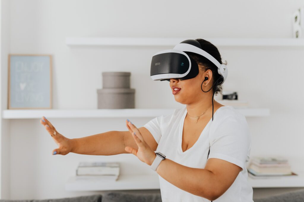 pexels-karolina-grabowska-5311481 Virtual Reality